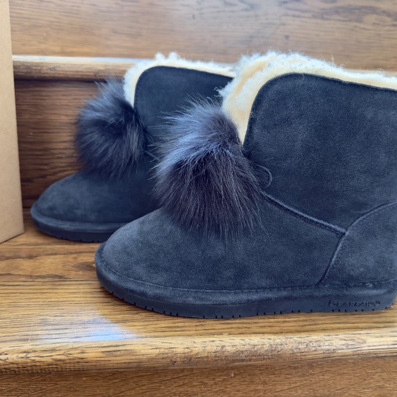 BEARPAW Libby Suede Sheepskin Pom Pom Boot 9 NWT - Picture 3 of 7